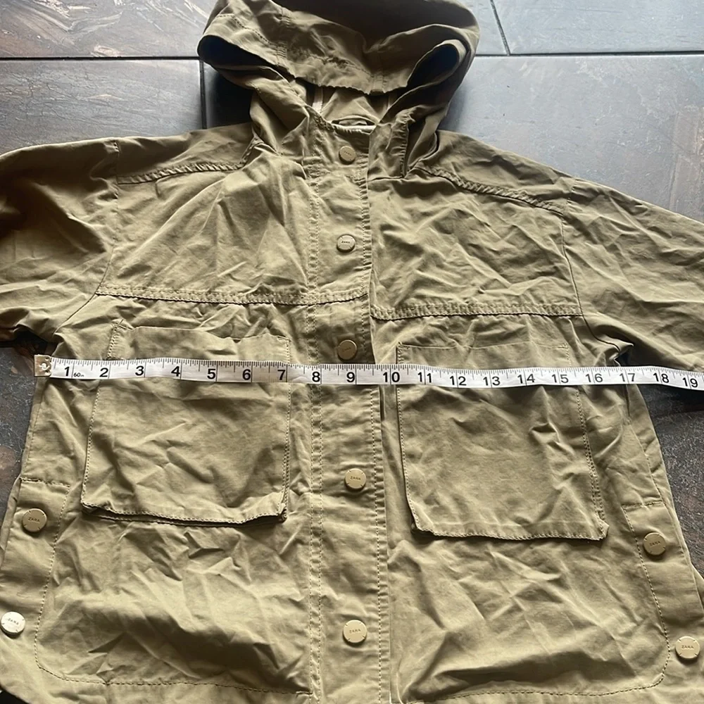 Zara Kids Lightweight Pocket Parka in olive color size 8